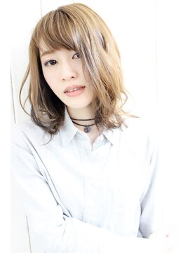 ディー(dee) dee 【ノンブリーチ】ハイベージュ×インナーグレー