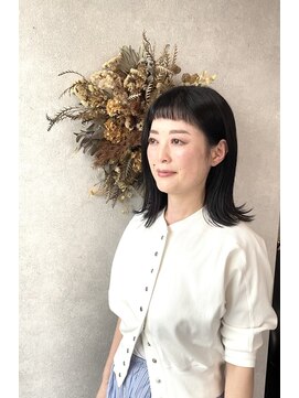 カロ(Caro) 大人のオン眉×外ハネ