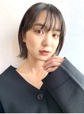 丸みショートマッシュコンパクト黒髪ベージュショート前髪あり