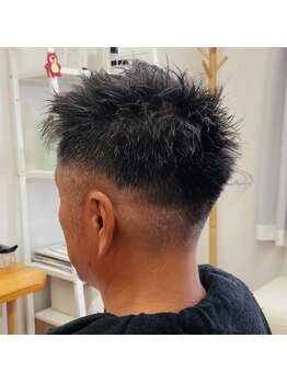 お手頃価格でさっぱり清潔感あるヘアスタイルをキープ♪Wi-Fi・ドリンクサービス・駐車場有ります♪