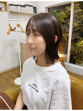 コムヘアー(COM HAIR) ボブ。オリーブブラウン。