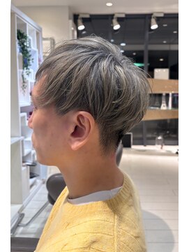 クラメール 黒崎コムシティ店(Kraemer) 大人のグレイッシュシルバー×ツーセクション
