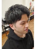 クセ毛を生かしたツーブロアップバングスタイル