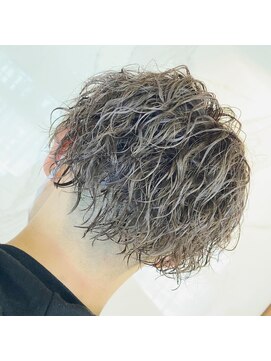 グランデ(grande) ハイトーンカラーのツイストスパイラルパーマ