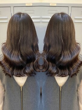 プレシャスバイプロデュース(precious by Produce) 艶オリーブグレージュ[町田／町田駅/町田駅前店/学割U24/JR町田]