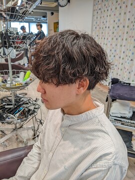 コワファーストナガサキシャンプーボーイ(COIFF1RST NAGASAKI SHAMPOO BOY) 平行マッシュ×波巻きスパイラルパーマ