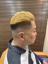 バーバーショップテト(barber shop tete) 金髪オールバック×スキンフェード