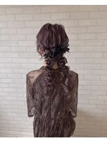 ヘアースタジオ シーオーイー(hair studio C-O-E) ツイン編みおろしアレンジ