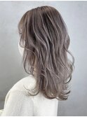 ロング美髪ホワイトグレージュ顔周りレイヤー_ba432612