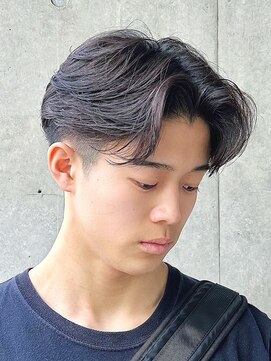 トゥイン 八王子(TWIN) メンズ刈り上げセンターパートフェザーパーマブルーブラック