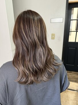 リルア 博多(LIRUA) セミロングバレイヤージュスタイル