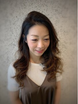 DAMANI 表参道 髪質改善/ヘッドスパ/ハイライト/白髪染め/白髪ぼかし/縮毛矯正 似合わせカット/ミディアムレイヤーカット[表参道駅]