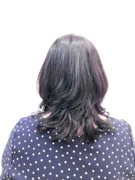 クオリス 上福岡店(QUALIS) ミディアムウルフ/ネイビーカラー/小顔/レイヤーカット/30代40代