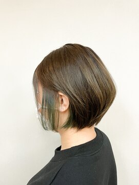 トップヘアー 中庄店(TOP HAIR fuapua) ショートボブ×インナーグリーンカラー