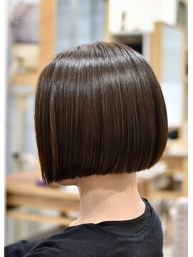 フロラクロマ 上通NEWS裏(FLORACHROMA) 40代大人のアッシュブラウンカラー/ボブスタイル