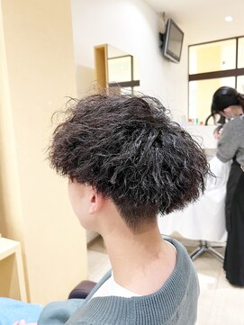デザイニングヘアードゥ(designing hair Deux) メンズツーブロックマッシュボリュームハードツイストパーマ