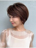 ホワイトグレージュショートボブ30代40代ひし形シルエット