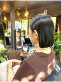 クールな切りっぱなしボブ