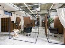 隣が気にならない半個室空間／リフレッシュできる上質なサロンタイムを