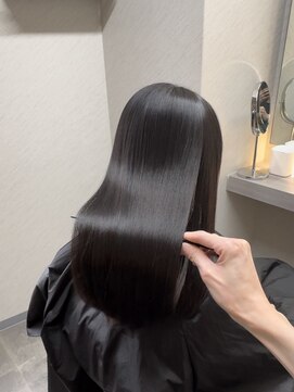 ARiA east byECLART新宿東口店 髪質改善 個室サロン【アリアイーストバイエクラート】 艶髪ストレート