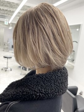 ウィコ 新宿(WICO) ホワイトベージュ☆[新宿駅/ビタミンカラー/メルティカラー]