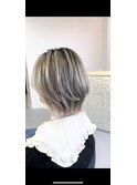 シルバーヘアのボブウルフヘア