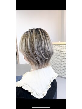 サニーズ(SUNNY'S by CONKS) シルバーヘアのボブウルフヘア