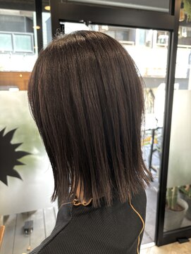 リノナ(Linona) やわらかミディアムワンカールパーマカーキグレージュ前髪錦糸町