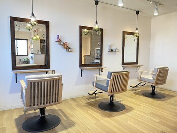 オトヘアー(oto hair)の写真/【キッズスペースあり】駐車場完備!スタイリスト2人のみの落ち着いた空間とマンツーマン施術でくつろげる◎