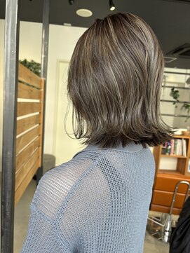 フリック 堺東店(FLICK) 白髪ぼかしハイライト／グレージュ/ボブ