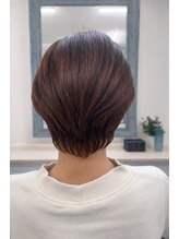 「暗くなる」と諦めていませんか？白髪を活かして染める、大人世代のための艶色提案