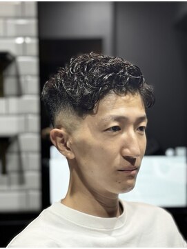 オトコデザインゼニストウキョウ(OTOKO DESIGN ZENITH TOKYO) 七三パーマ フェード メンズ