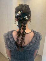 リタ(Lita.)&nbsp;ヘアセット/ツイン編み下ろし/玉ねぎヘア/結婚式【新保/青江】