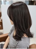 毛先ワンカールの暗髪セミロング