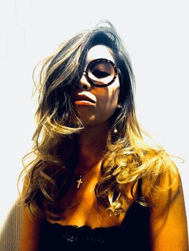 アーク シエル(Ark Ciel) フェイスレイヤーハイトーンポイントカラーカール前髪なし