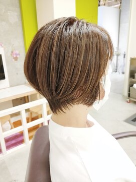 パシフィックダズールバトン(Pacific Dazzle baton) 大人女性上品ボブ×細めのハイライト神戸垂水須磨おすすめ