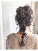 ウユ(uyu)&nbsp;編み下ろしヘアアレンジ