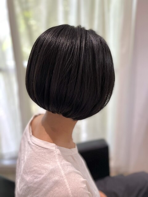 白髪ぼかし大人かわいいヘアふんわりカール前下がりワンレンボブ