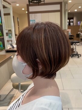 アッシュ 清瀬店(Ash) 【白髪ぼかしハイライト】丸みショートボブ