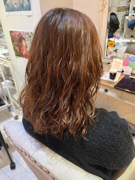 ナンバー ユアイロ 川崎(N° uairo) 【森山】20代30代/ライトブラウン/ミディアムパーマ/ウェーブ