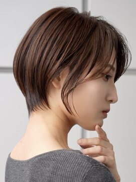 ソワネ 表参道(soigne) 表参道くびれショート白髪ぼかし切りっぱなしボブレイヤーカット
