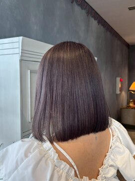 エスケープ トゥ ボナ(ESCAPE to bona.) 深みカラー×重めボブスタイル◎ラベンダーアッシュ