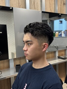 リレーションメンズヘアー(RELATION MEN'S HAIR) フェザーショートコンマバングマレットヘアセンター分け