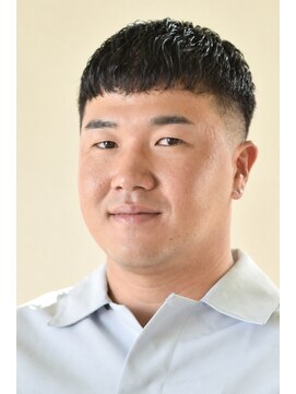 にもう 神戸三宮 メンズベリーショート　フレンチクロップ　スキンフェード