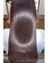 ヘアケアアンドヘアデザイン リベール(L:belle)&nbsp;上品な艶を纏う、ラベンダーブラウンの美髪ストレート