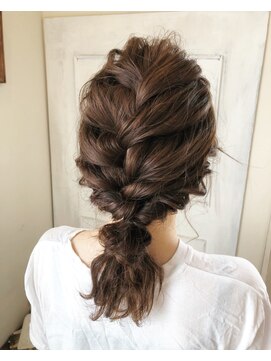 モカ ヘアーデザイン(moca HAIR DESIGN) 結婚式にも二次会にもピッタリな編み込みスタイル