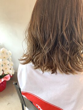 コチ(Cochi) ミディアムボブ