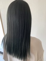 ヘアメイク クープ(Hair Make Coupe) オリーブカラーでクールビューティ