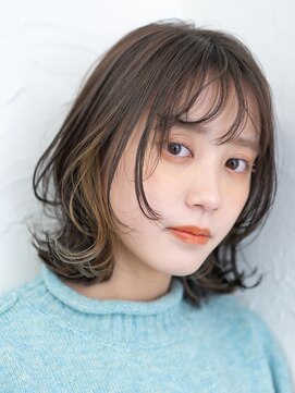 シロ(SiLO) 耳元にアクセント☆インナーカラー