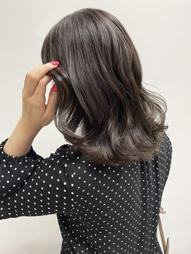 ウクラ バイ レシッド 池袋(uchla by rcid) 韓国フェミニンstyle×くびレイヤーこなれミディ/グレーべージュ